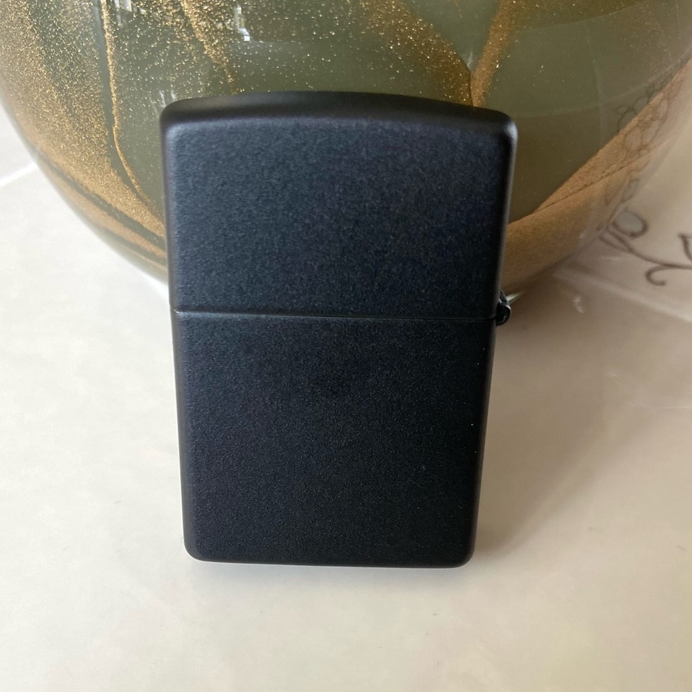 Zippo Black Lighter - Picture 2 of 4